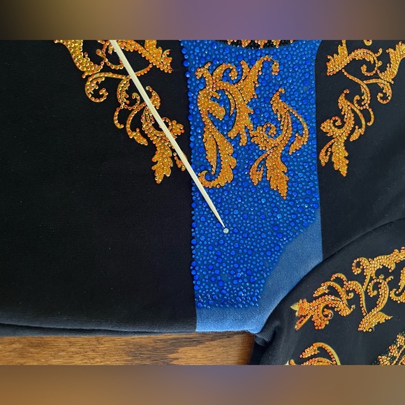 GEORGE V PARIS Men's Black Crewneck Sweater with Gold and Blue Accents - Picture 5 of 10